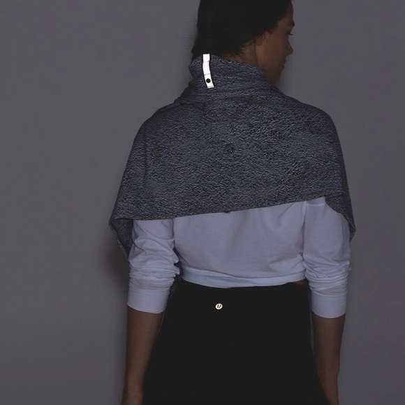 Lululemon Vinyasa Wrap - Picture 2 of 8